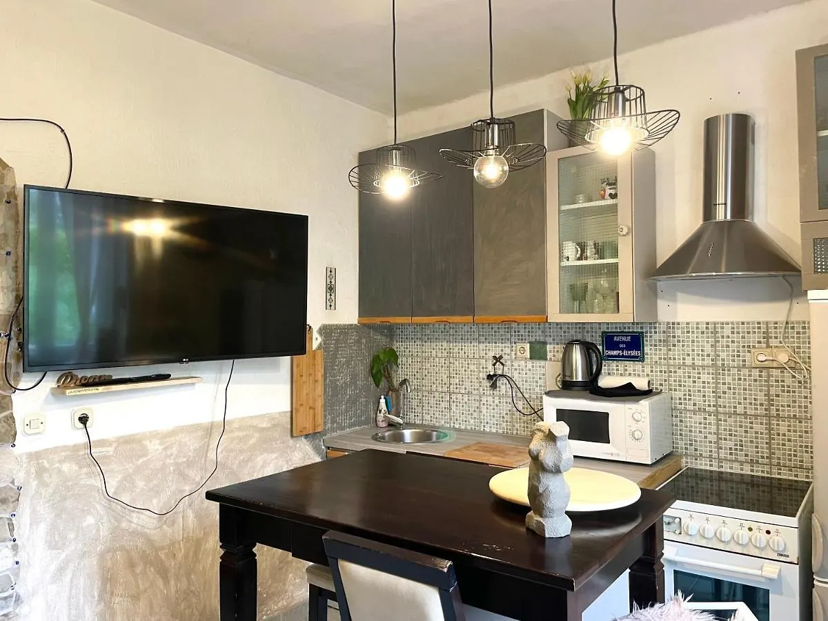 Nomi Dream Box Apartment Split