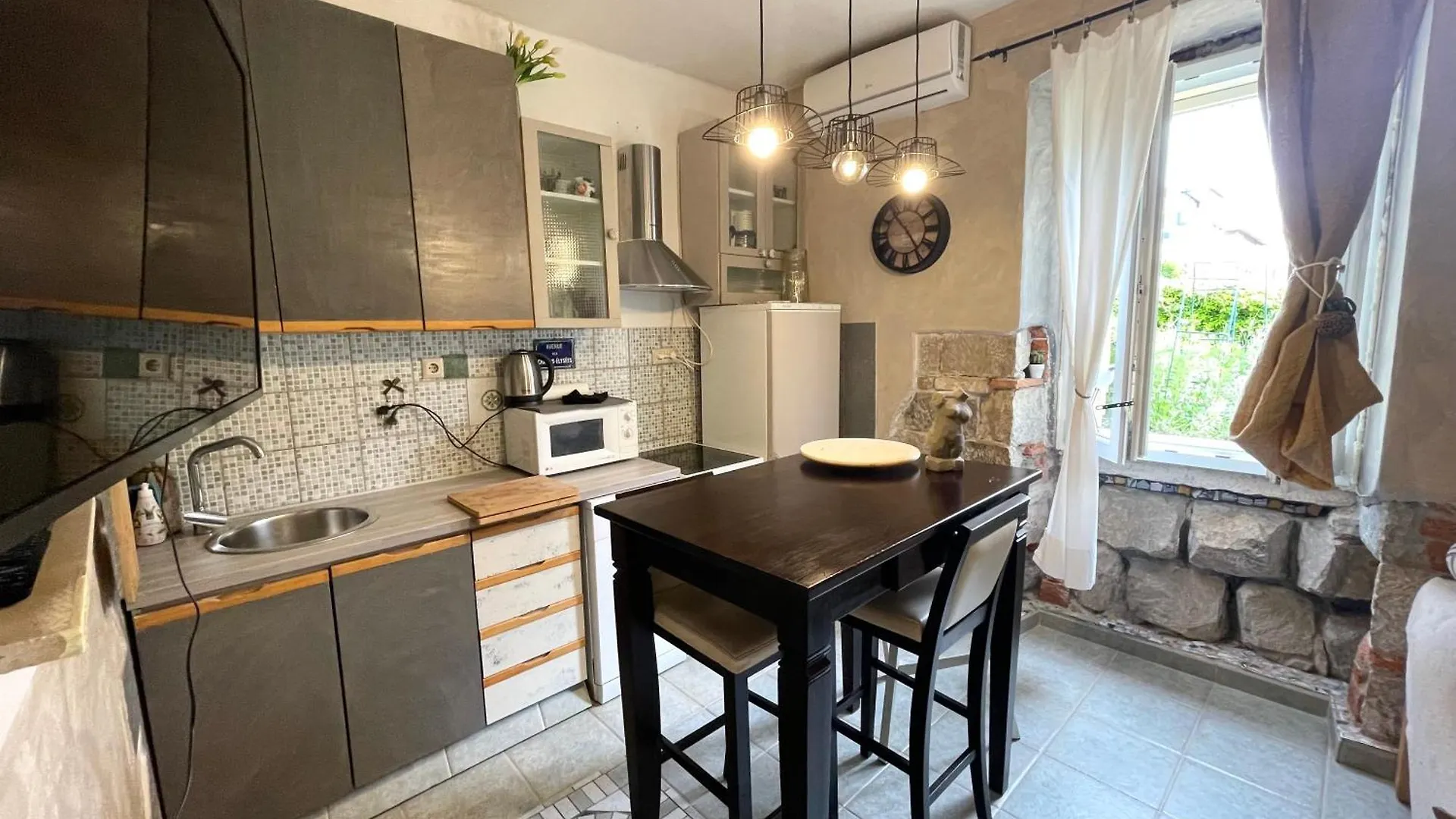 Nomi Dream Box Apartment Split