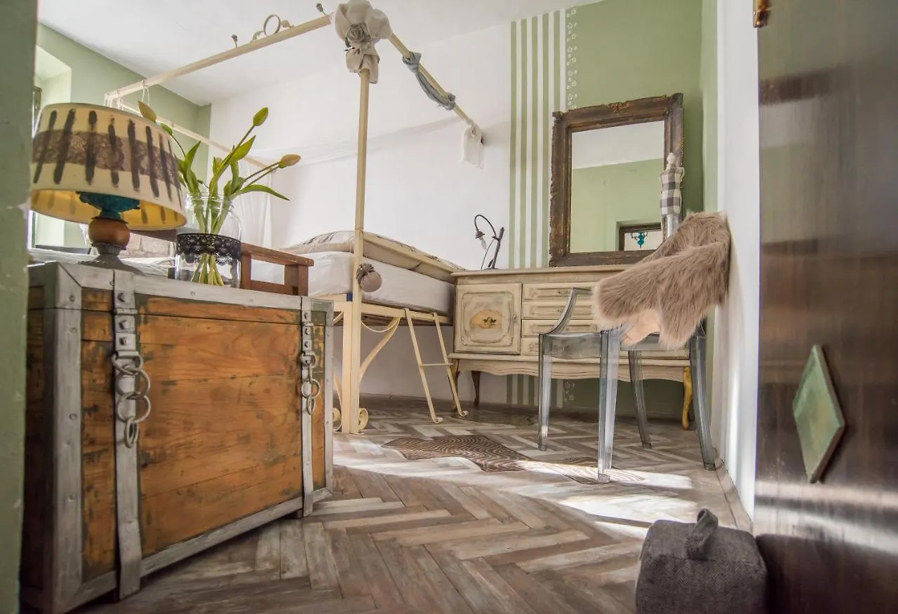 Nomi Dream Box Apartment Split